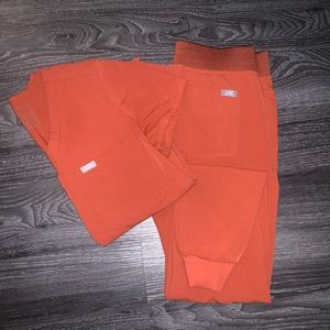 Figs scrub set. XS one pocket scrub top. XS jogger pants.